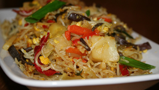 Dokřupava smažené rýžové nudle se zeleninou: Domácí „čína“ jen z několika ingrediencí může být na stole za pár minut