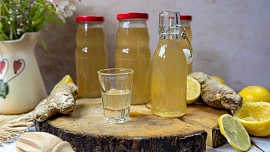 Zázvorový sirup místo tabletek: Pár kapek do vody  jako účinná prevence, v čaji zase zahřeje a pomůže při nachlazení i viróze