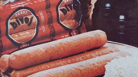 Retro okénko: Legendární párky Bivoj stávaly pouhých 7 Kčs a vařily se přímo v plastovém obalu