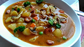 Chorvatsko na talíři: Zapomeňte na paštiku a ochutnejte vynikající černé rizoto nebo pikantní guláš s klobáskou