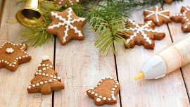 Dokonale nazdobeno: Jak umíchat co nejlepší bílkovou polevu na perníčky