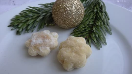 Na křehké vinné cukroví stačí jen 3 ingredience a cukr na obalení. Příprava je velmi snadná a chuť skvělá