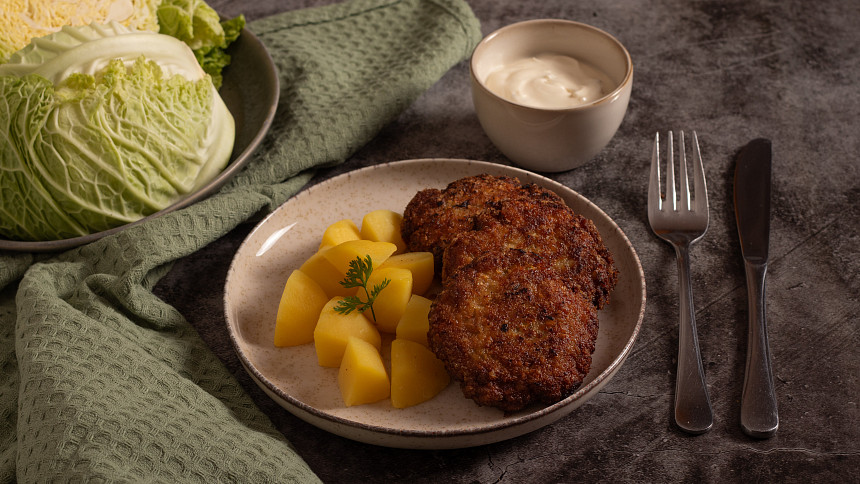 Kapustové karbanátky jsou šťavnatější než klasika: Díky slanině voní luxusně a mizí ze stolu rychlostí blesku