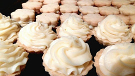 Máslový krém do cukroví jen ze dvou ingrediencí: Je hotový za pár minut a v chladu vydrží týdny