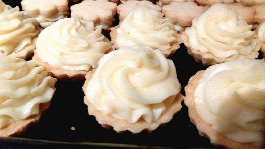 Máslový krém do cukroví jen ze dvou ingrediencí: Je hotový za pár minut a v chladu vydrží týdny