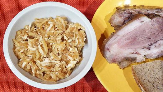 Znáte vejmrdu? Pikantní a nasládlé spojení křenu a jablek dodá klobáskám, uzenému i grilovanému masu ten správný říz