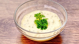 Vylepšená tatarka podle Ostravskeho Gastrošefa: Nebojte se klasiku „vytunit“ kapary a jednou netradiční surovinou