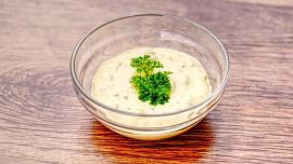 Vylepšená tatarka podle Ostravskeho Gastrošefa: Nebojte se klasiku „vytunit“ kapary a jednou netradiční surovinou