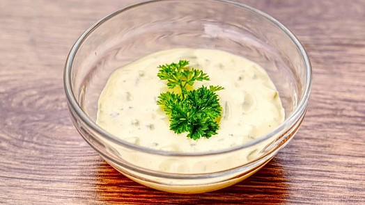 Vylepšená tatarka podle Ostravskeho Gastrošefa: Nebojte se klasiku „vytunit“ kapary a jednou netradiční surovinou