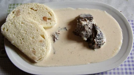 Lahodná křenová omáčka má říz, ale nespálí vám pusu. Docílíte toho dvěma jednoduchými způsoby