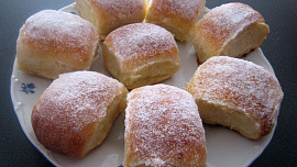 Nejvoňavější kynuté buchty jako od babičky: Jak na nadýchané těsto a náplň, která se rozplyne na jazyku