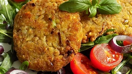 Jak na netradiční zdravé karbanátky? Tyhle z červené čočky nebo z kapusty si zamilujete!