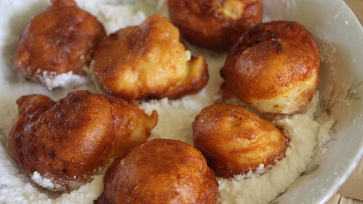 Co naše babičky uměly: Smažené kynuté myšky jsou jako malé koblihy a zvládne je opravdu každý