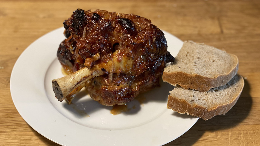 Pečené vepřové koleno na pivu