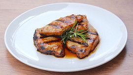 Ty nejlepší marinády na maso: Odstartujte s nimi grilovací sezónu ve velkém stylu