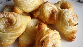 Flake pastry: Jednoduché listové těsto je hotové za patnáct minut, zvládne ho i začátečník, důležité je správně použít máslo