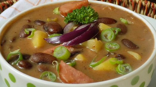 Poctivá fazolačka: Vynikající hustá a sytá polévka není žádná věda. Stačí použít ty správné fazole