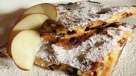 Žid neboli bramborák na sladko: Díky jablkům v těstě má svěží chuť, díky bramborám je krásně křupavý