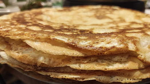 Recept na jemné palačinky, které se nikdy nespálí? Přidejte jednu běžnou surovinu a jednu uberte a je vyhráno!