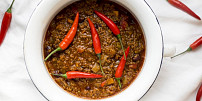 5 nejslavnějších pikantních jídel světa: Zvládnete sníst indické vindaloo nebo mexické chili con carne?