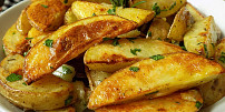 Máslové brambory s pečeným česnekem: Chuťově výraznější příloha se báječně hodí k minutkám, ale i jako samostatné jídlo