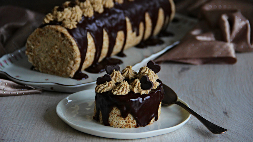 Štafetková roláda: Neobvyklá verze retro zákusku zaujme na první pohled, voní ořechy a chutná stejně jako originál