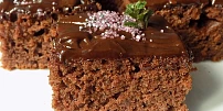Nejvláčnější perník díky majonéze a jablkům. Chuť mu dodá čokoládový pudink