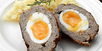 Skotská vejce jsou podobně tajemná jako lochnesská příšera. Víte, jak je správně udělat?