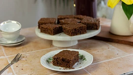 Hrnková buchta z cukety: Vynikající vláčný moučník bez vážení zvládnou i děti