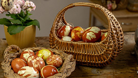 Jak uvařit vejce na barvení, aby nepraskla a barva držela: Osvědčený postup i tipy navíc