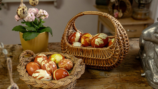 Jak uvařit vejce na barvení, aby nepraskla a barva držela: Osvědčený postup i tipy navíc