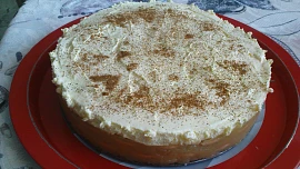 Jablečný nepečený dort: Výraznou chuť mu dá marmeláda, voní vanilkou a rumem a na tento dezert skvěle zužitkujete i starší jablka