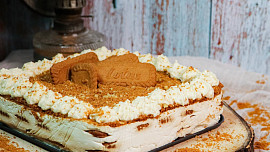 Nepečený lotus řez s mascarpone krémem vypadá slavnostně a ještě lépe chutná. Stačí si při přípravě pohlídat pár kroků