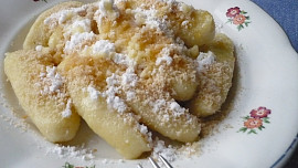 Skvělé šišky ze starých rohlíků: Vynikající a levný recept. Nejlepší jsou nasladko a posypané strouhankou