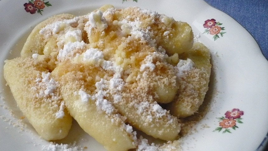 Skvělé šišky ze starých rohlíků: Vynikající a levný recept. Nejlepší jsou nasladko a posypané strouhankou