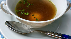 Amerika objevila něco, co české babičky znaly dávno: Bone broth není jen obyčejný vývar