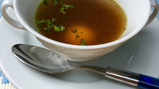 Amerika objevila něco, co české babičky znaly dávno: Bone broth není jen obyčejný vývar