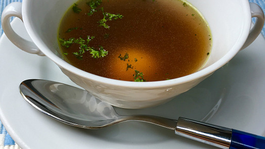 Amerika objevila něco, co české babičky znaly dávno: Bone broth není jen obyčejný vývar