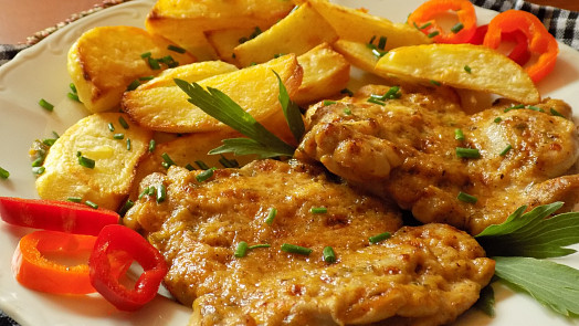 Jak v troubě upéct kuřecí řízky, které zůstanou šťavnaté: Stačí vhodné maso, marináda a správná teplota