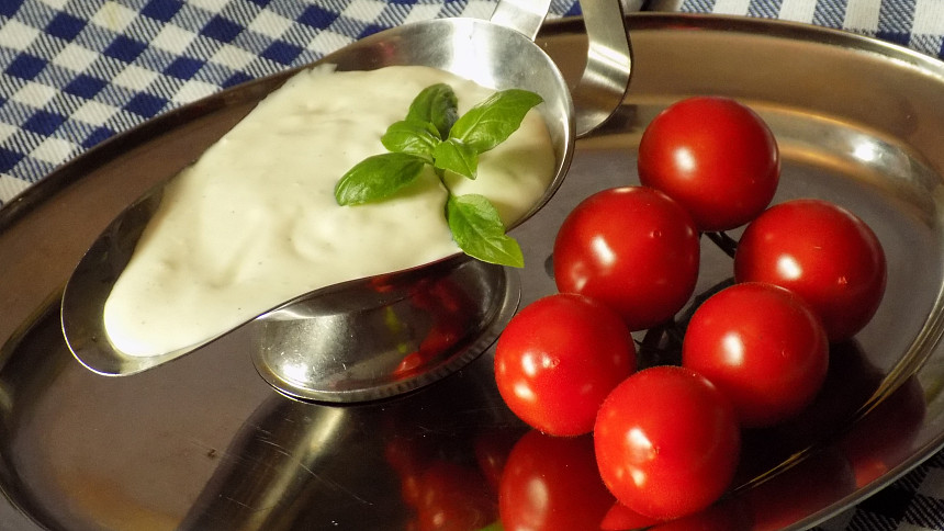 Jak na domácí majonézu: Podle tohoto postupu ji zvládnete jako nic, na přípravu vám budou stačit jen 4 ingredience