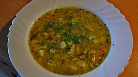 Bramboračka s čerstvými houbami má nezaměnitelnou chuť a mimořádnou vůni, jen je třeba zvolit ty správné houby