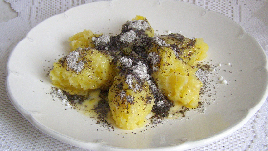 Škubánky s mákem – levná staročeská klasika. Jak na ně připravit vláčné těsto, které se nelepí?