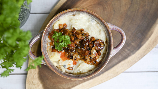 Krajové speciality: Zelná polévka couračka se dělávala jako postní, ale s uzeným nebo se slaninou chutná ještě lépe Krajové speciality: Zelná polévka couračka se dělávala jako postní, ale s uzeným nebo se slaninou chutná ještě lépe