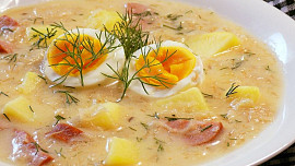 Bílá zelňačka s koprem: Ve vydatné polévce nechybí brambory, výraznou chuť jí dá kopr, ale musí se přidat ve správnou chvíli