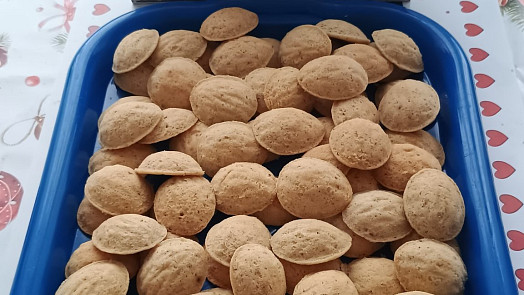 Nejoblíbenější vánoční cukroví: Světlé ořechy, které „samy“ skáčou z formiček