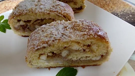 Výborný rychlý jablečný štrúdl bez kynutí: Nadýchané těsto a šťavnatá náplň tvoří dohromady dokonalou dvojici