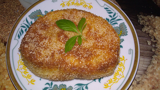 Smaženka jako z „mlíčňáku“: Tento jednoduchý dezert vyšvihnete během chvilky a ještě na něj využijete zbylou veku