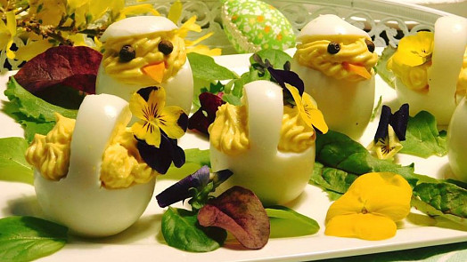 Velikonoční pondělí patří vajíčkům: Proč by měla být červená a čím ještě můžete koledníky pohostit?