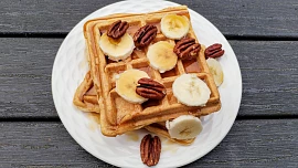 Hit internetu: Upekli jsme arašídové vafle jen ze dvou ingrediencí. Byly krásně nadýchané a zvenku křupavé