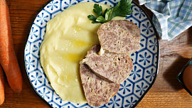 Česká jídla propadla v zahraničním hodnocení: Cizincům nechutnají smaženice, sekaná ani krupicová kaše